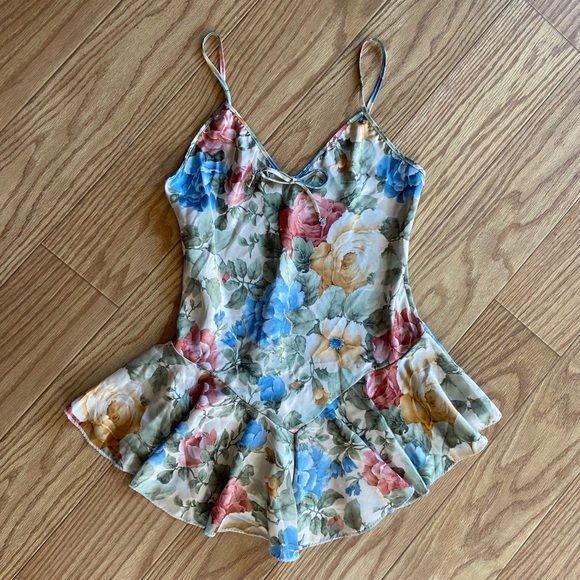 Floral Lingerie - Picture 2 of 4